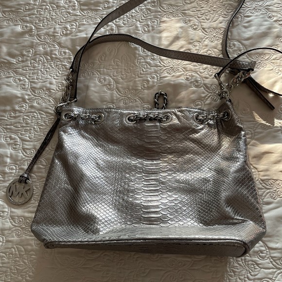 MICHAEL KORS Frankie Metallic Leather Crocodile-embossed Large Shoulder Bag - Picture 2 of 10